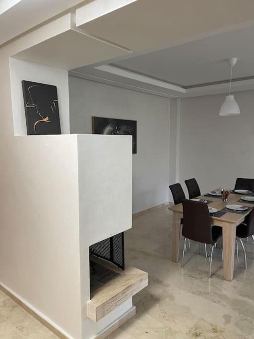 Chic & Cosy Flat Near Airport Lockbox Fast Wifi Apartment Nouaceur Bagian luar foto