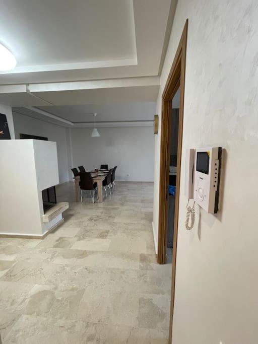Chic & Cosy Flat Near Airport Lockbox Fast Wifi Apartment Nouaceur Bagian luar foto